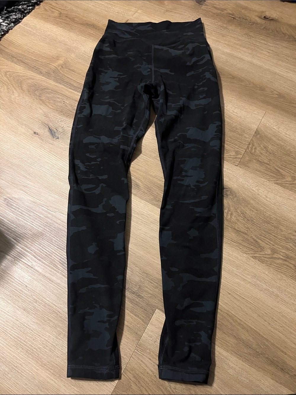Alphalete black camo legging